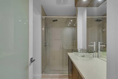 113 Langton Drive Sw, Calgary, AB - Indoor Photo Showing Bathroom