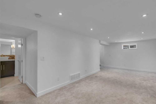 113 Langton Drive Sw, Calgary, AB - Indoor