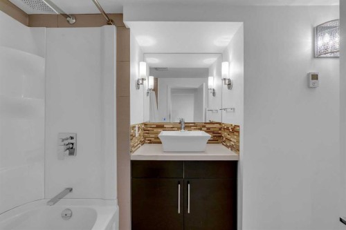 113 Langton Drive Sw, Calgary, AB - Indoor Photo Showing Bathroom