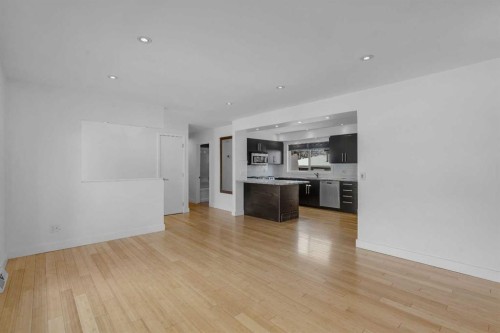 113 Langton Drive Sw, Calgary, AB - Indoor Photo Showing Kitchen