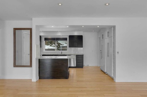 113 Langton Drive Sw, Calgary, AB - Indoor Photo Showing Kitchen