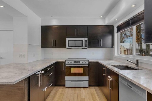 113 Langton Drive Sw, Calgary, AB - Indoor Photo Showing Kitchen With Upgraded Kitchen