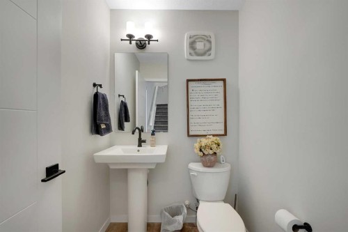 175 Magnolia Way Se, Calgary, AB - Indoor Photo Showing Bathroom