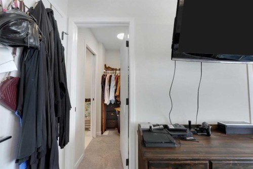 175 Magnolia Way Se, Calgary, AB - Indoor