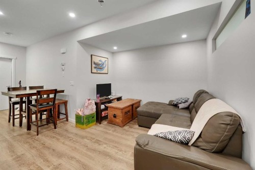 175 Magnolia Way Se, Calgary, AB - Indoor