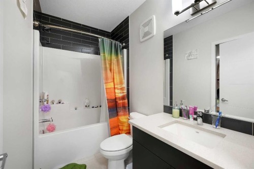 175 Magnolia Way Se, Calgary, AB - Indoor Photo Showing Bathroom