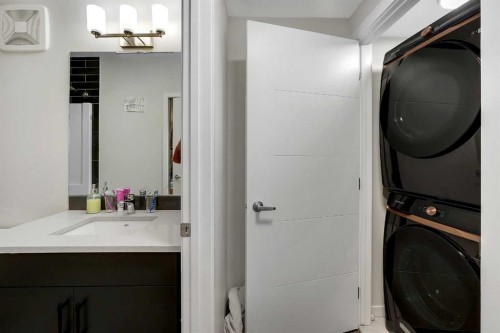 175 Magnolia Way Se, Calgary, AB - Indoor Photo Showing Laundry Room