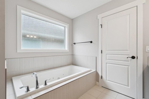 248 Copperpond Circle Se, Calgary, AB - Indoor Photo Showing Bathroom
