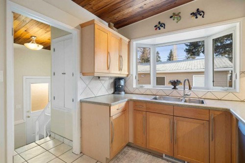3511 Lakeside Crescent Sw, Calgary, AB - Indoor Photo Showing Kitchen
