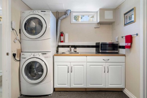 3511 Lakeside Crescent Sw, Calgary, AB - Indoor Photo Showing Laundry Room