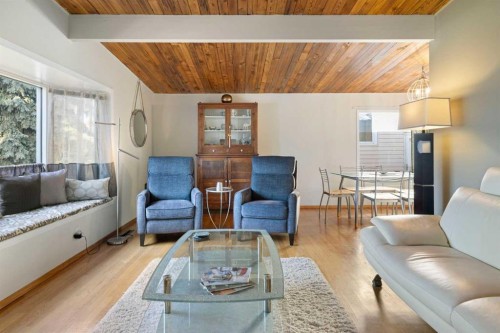 3511 Lakeside Crescent Sw, Calgary, AB - Indoor Photo Showing Living Room