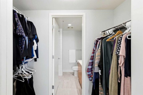 1902-1118 12 Avenue Sw, Calgary, AB - Indoor With Storage