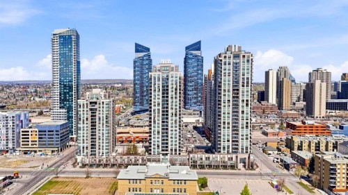 1902-1118 12 Avenue Sw, Calgary, AB - Outdoor With Facade