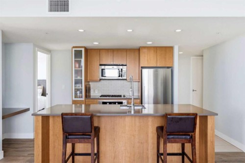 1902-1118 12 Avenue Sw, Calgary, AB - Indoor Photo Showing Kitchen