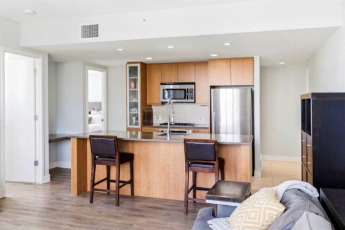 1902-1118 12 Avenue Sw, Calgary, AB - Indoor Photo Showing Kitchen
