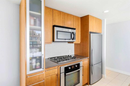 1902-1118 12 Avenue Sw, Calgary, AB - Indoor Photo Showing Kitchen