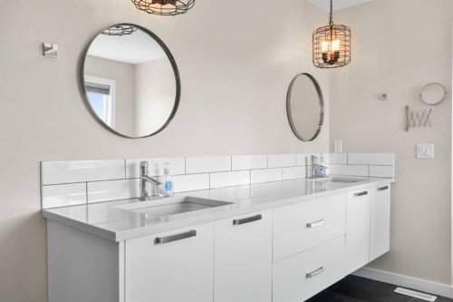 82 Cranbrook Crescent Se, Calgary, AB - Indoor Photo Showing Bathroom