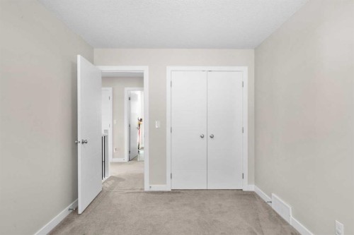 82 Cranbrook Crescent Se, Calgary, AB - Indoor Photo Showing Other Room