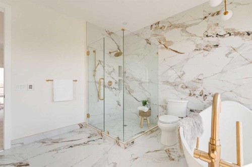 39B Moncton Road Ne, Calgary, AB - Indoor Photo Showing Bathroom