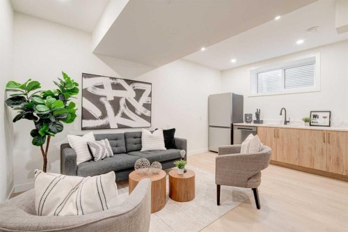 39B Moncton Road Ne, Calgary, AB - Indoor