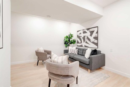 39B Moncton Road Ne, Calgary, AB - Indoor Photo Showing Other Room