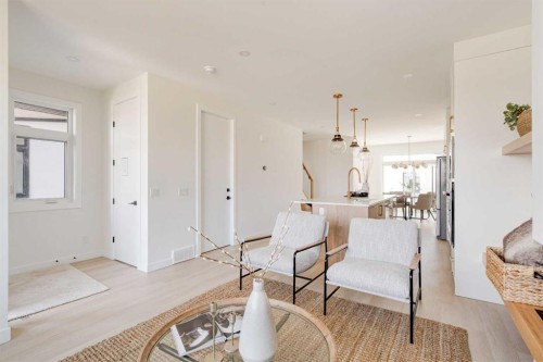 39B Moncton Road Ne, Calgary, AB - Indoor Photo Showing Living Room