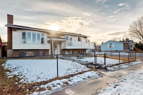 7160 Temple Drive Ne, Calgary, AB - Outdoor