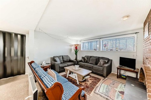 7160 Temple Drive Ne, Calgary, AB - Indoor Photo Showing Living Room