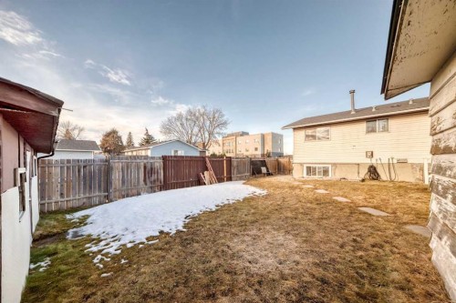 7160 Temple Drive Ne, Calgary, AB - Outdoor