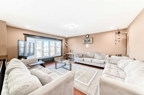 7160 Temple Drive Ne, Calgary, AB - Indoor Photo Showing Living Room