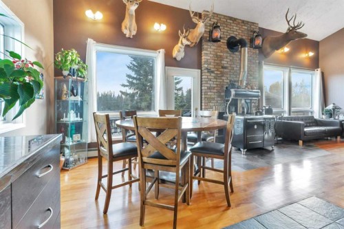 31442 Range Road 45, Rural Mountain View County, AB - Indoor Photo Showing Dining Room