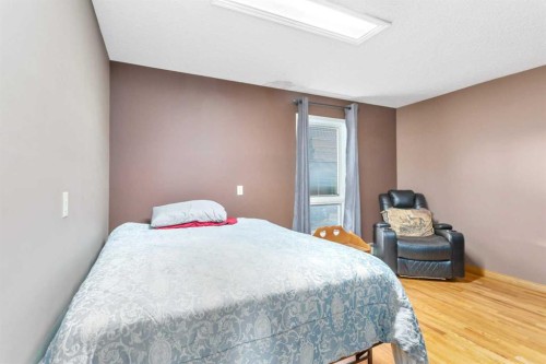 31442 Range Road 45, Rural Mountain View County, AB - Indoor Photo Showing Bedroom