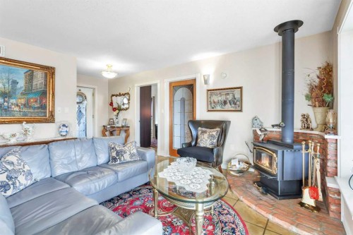 31442 Range Road 45, Rural Mountain View County, AB - Indoor Photo Showing Living Room