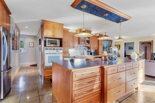 31442 Range Road 45, Rural Mountain View County, AB - Indoor Photo Showing Kitchen