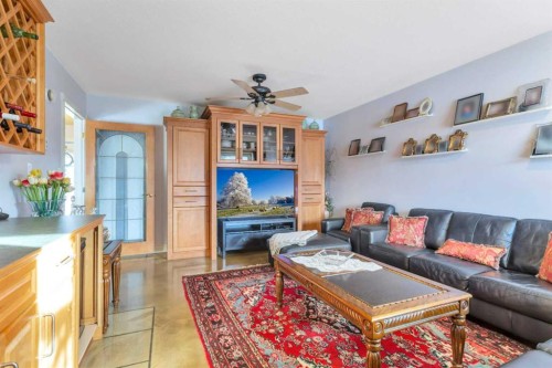 31442 Range Road 45, Rural Mountain View County, AB - Indoor Photo Showing Living Room