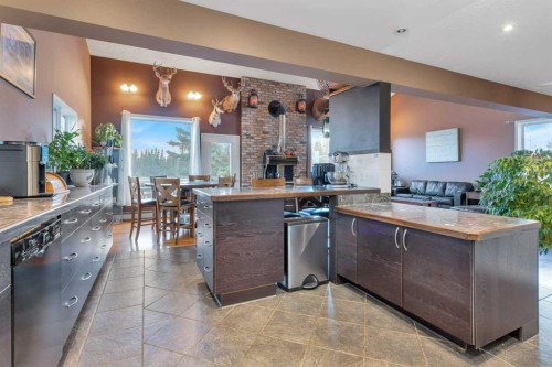 31442 Range Road 45, Rural Mountain View County, AB - Indoor Photo Showing Kitchen