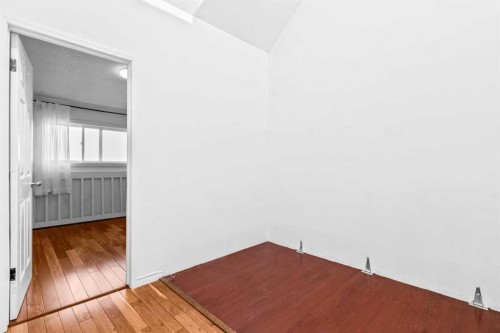 8-3726 Centre Street Ne, Calgary, AB - Indoor Photo Showing Other Room