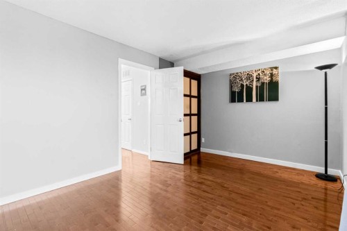 8-3726 Centre Street Ne, Calgary, AB - Indoor Photo Showing Other Room