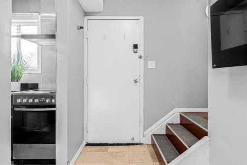 8-3726 Centre Street Ne, Calgary, AB - Indoor Photo Showing Other Room