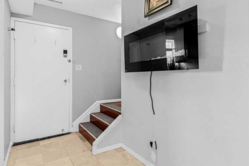 8-3726 Centre Street Ne, Calgary, AB - Indoor Photo Showing Other Room