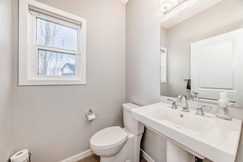 151 Sundown Way, Cochrane, AB - Indoor Photo Showing Bathroom