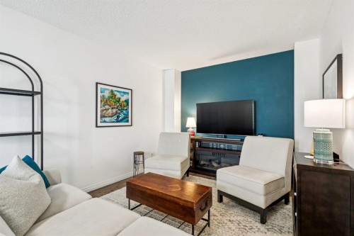 321 Windstone Gardens Sw, Airdrie, AB - Indoor Photo Showing Living Room