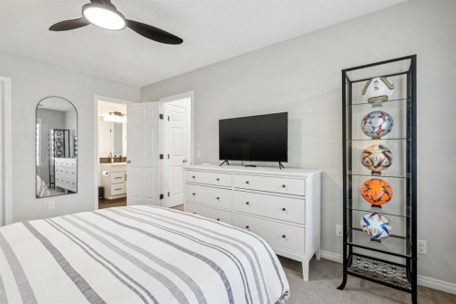 321 Windstone Gardens Sw, Airdrie, AB - Indoor Photo Showing Bedroom