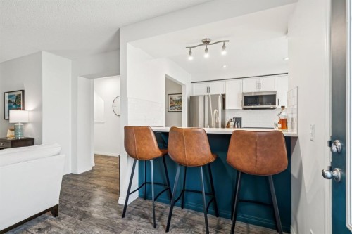 321 Windstone Gardens Sw, Airdrie, AB - Indoor Photo Showing Kitchen
