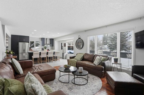 123 Schubert Hill Nw, Calgary, AB - Indoor Photo Showing Living Room