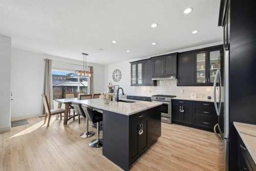 1153 Kingston Crescent Se, Airdrie, AB - Indoor Photo Showing Kitchen With Upgraded Kitchen