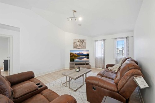 1153 Kingston Crescent Se, Airdrie, AB - Indoor Photo Showing Living Room