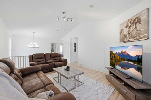 1153 Kingston Crescent Se, Airdrie, AB - Indoor Photo Showing Living Room
