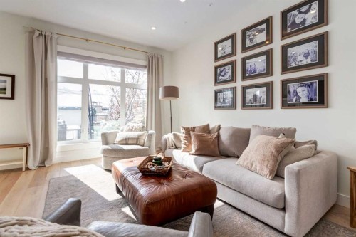 2107 52 Avenue Sw, Calgary, AB - Indoor Photo Showing Living Room