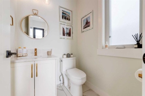 2107 52 Avenue Sw, Calgary, AB - Indoor Photo Showing Bathroom